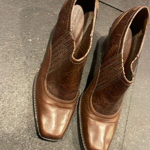ANTONIO MELANI Brown Western Style Square Toe Women’s Ankle Boots Size 10M